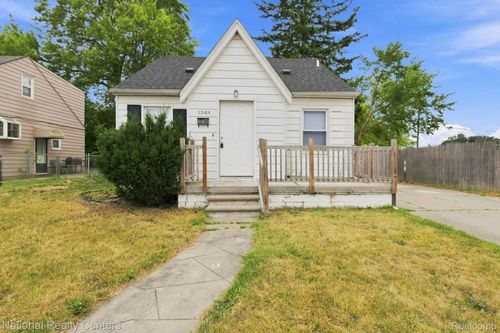 22165 Hayes Ave, Eastpointe, MI, 48021-2189 | Card Image