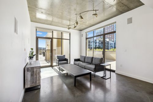 apt-511-1510 Demonbreun St, Nashville, TN, 37203-3183 | Card Image