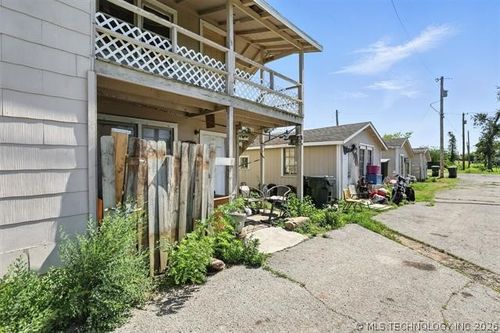 211 W Jordan St, Claremore, OK, 74017-8011 | Card Image