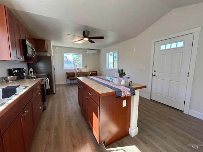 308 S Custer St, House other with 1 bedrooms, 1 bathrooms and 1 parking in Glenns Ferry ID | Image 4
