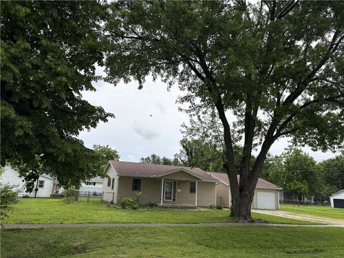 410 N Hanover St, Moweaqua, IL, 62550-1027 | Card Image