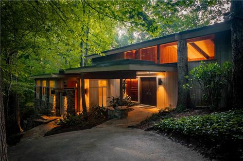 393 The Falls Ct Ne, Atlanta, GA, 30307-1261 | Card Image