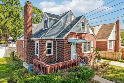 70 Paul Avenue, North Hempstead, NY, 11040 | Card Image