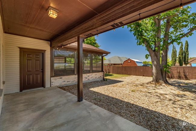 side covered patio | Image 31