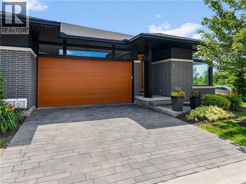 7 Taliesin Trail, Welland, ON, L3C0H5 | Card Image