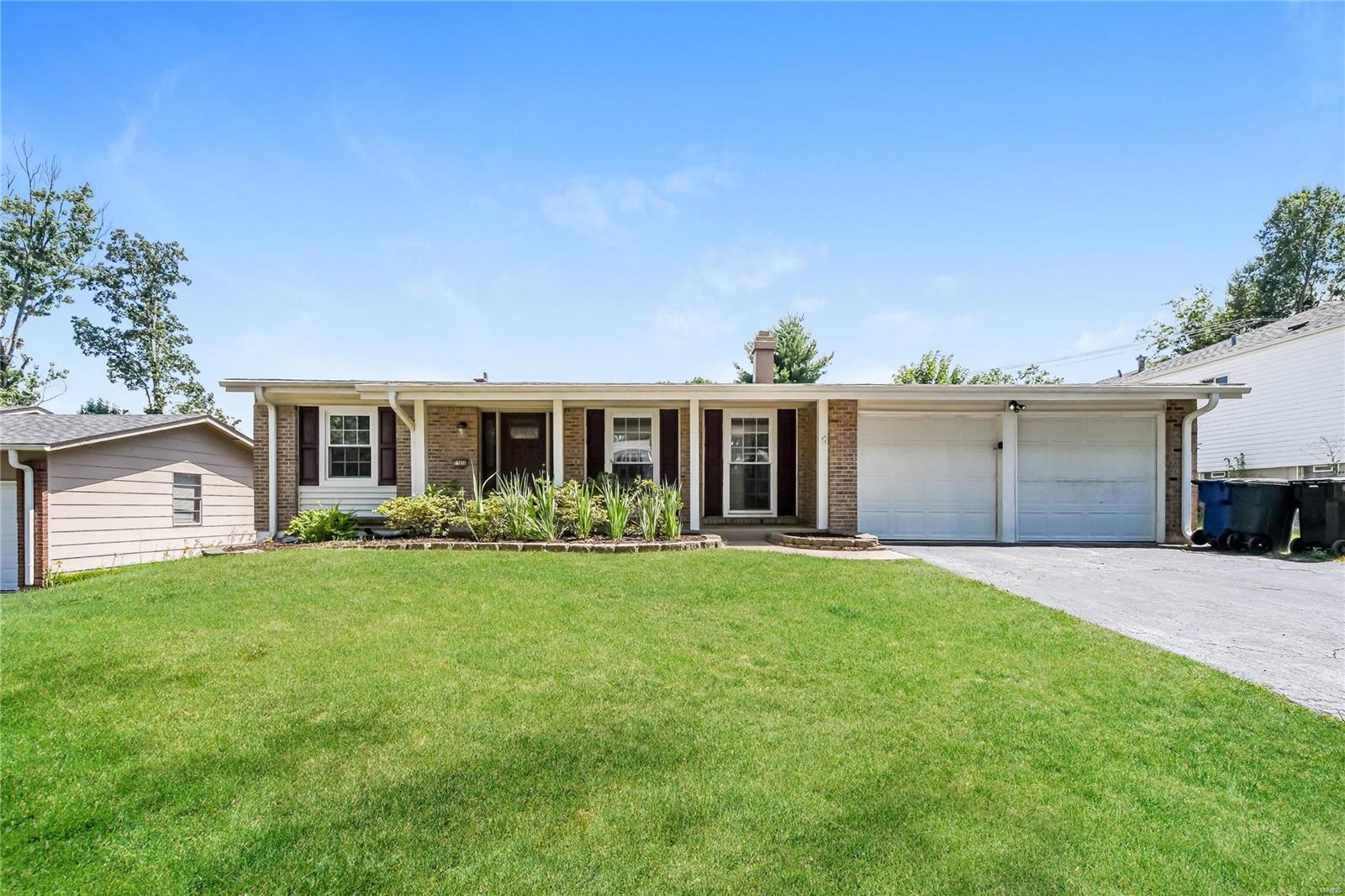 Holly Springs Dr, Saint Louis, MO 63146