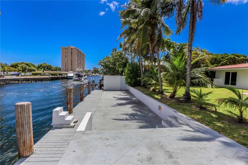 0-2135 Arch Creek Dr, North Miami, FL, 33181-2116 | Card Image