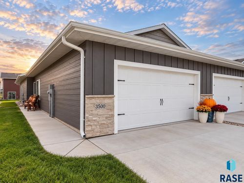 3500 S Heather Ave, Sioux Falls, SD, 57106-8567 | Card Image