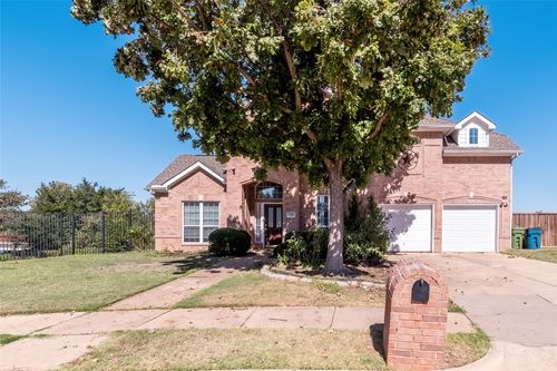 2318 Balleybrooke Dr, Lewisville, TX, 75077-7619 | Card Image