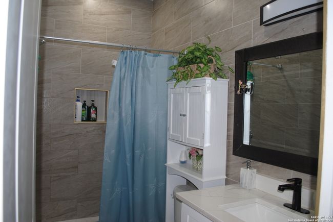 4337 Throne, House other with 4 bedrooms, 4 bathrooms and null parking in Von Ormy TX | Image 9