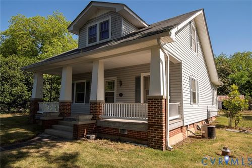 211 Dinwiddie Ave, Blackstone, VA, 23824-1409 | Card Image