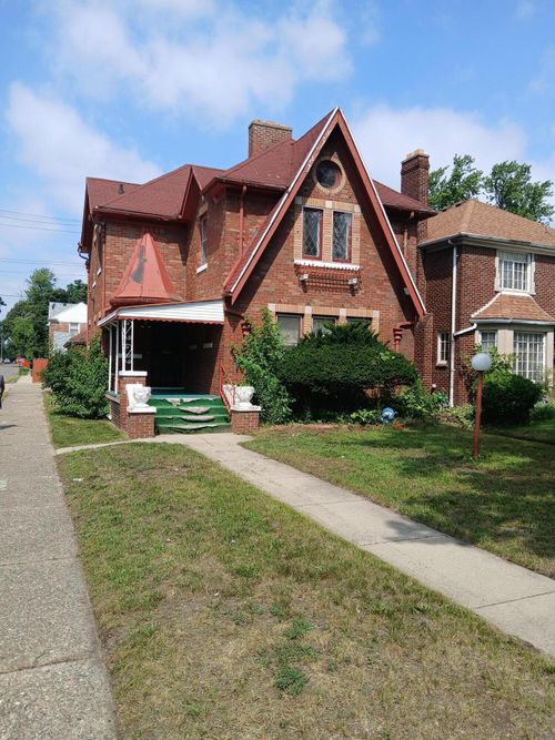 18003 Pennington Dr, Detroit, MI, 48221-2636 | Card Image