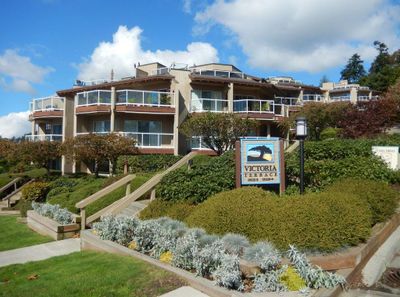 102 - 15025 Victoria Ave, Condo with 1 bedrooms, 1 bathrooms and 1 parking in White Rock BC | Image 2