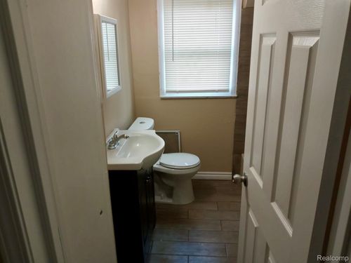 8111 Warwick St, Detroit, MI, 48228-3359 | Card Image