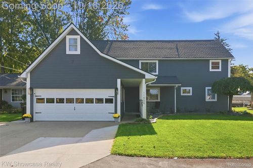 11909 Algonquin Dr, Pinckney, MI, 48169-9511 | Card Image