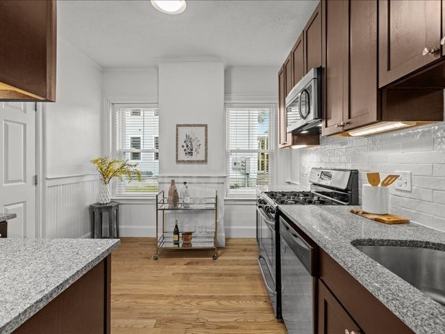 APT-1 - 1 Auburn Ct, Condo with 3 bedrooms, 2 bathrooms and null parking in Brookline MA | Image 4