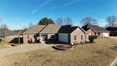 550 Primrose Ave, Siloam Springs, AR, 72761-5513 | Card Image