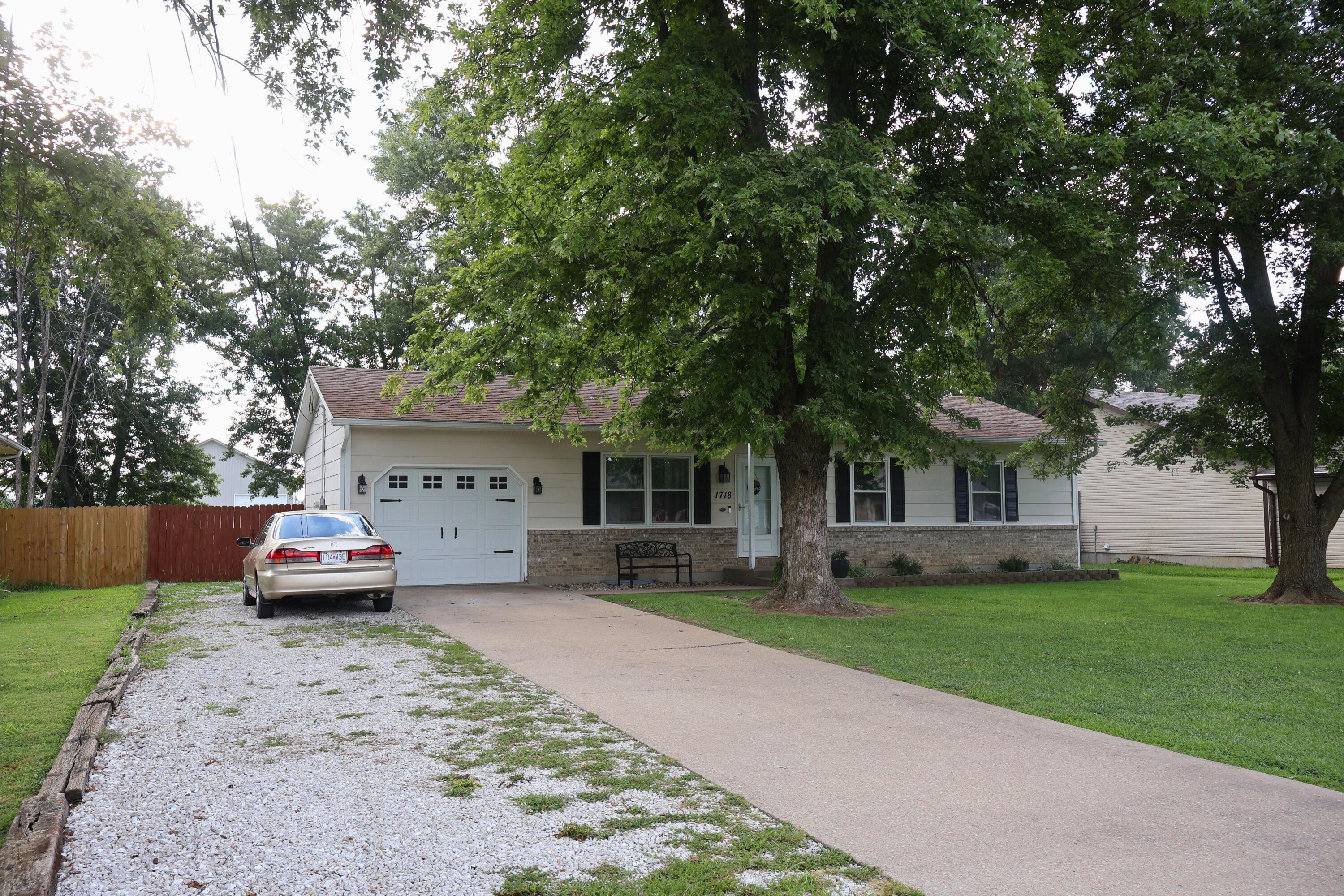 Residential in MOBERLY 3