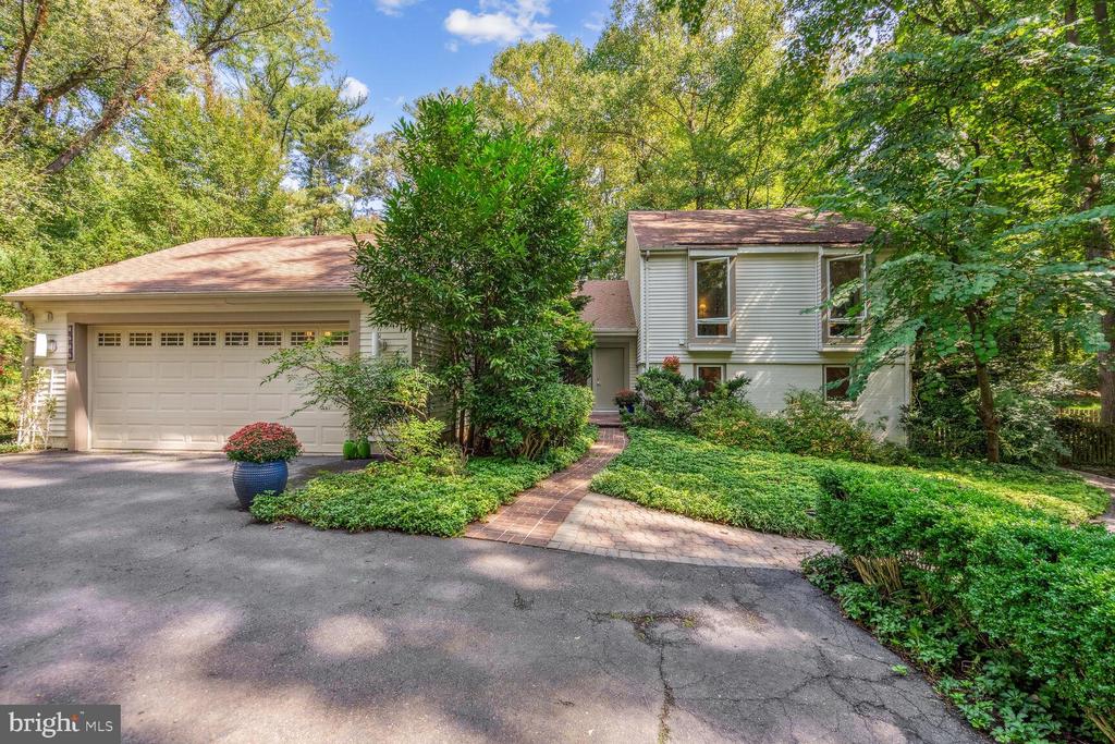 Spanish Moss Ct, Reston, VA 20191