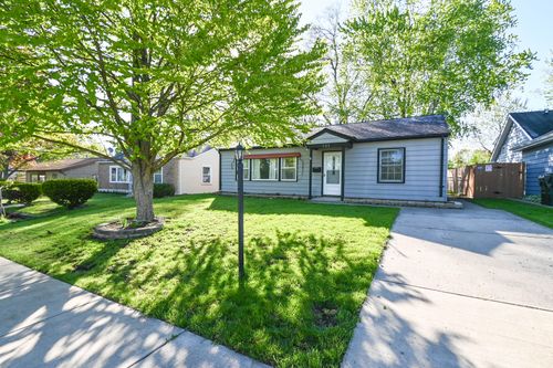 127 S Hawthorne Blvd, Mundelein, IL, 60060-2820 | Card Image