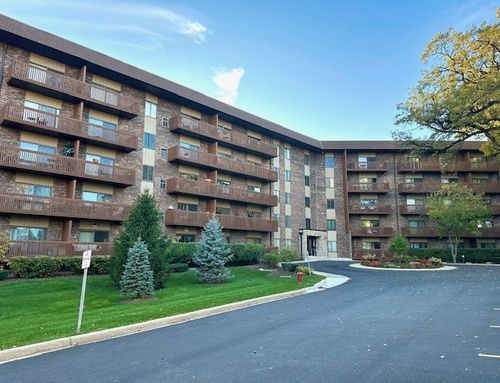 apt-109-120 Lakeview Dr, Bloomingdale, IL, 60108-1140 | Card Image