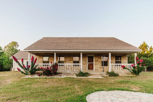 139 Village Forest Dr, Smithville, TX, 78957-5147 | Card Image
