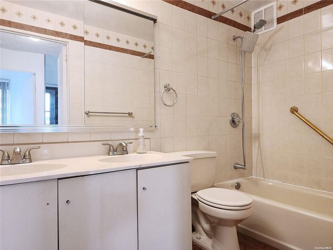 APT-4B - 162-40 9 Th Ave, Home with 3 bedrooms, 1 bathrooms and null parking in Beechhurst NY | Image 12