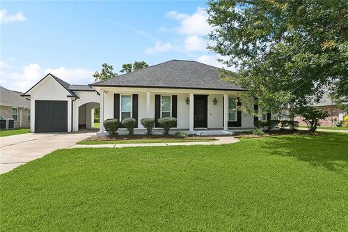 137 Fashion Blvd, Hahnville, LA, 70057-2062 | Card Image