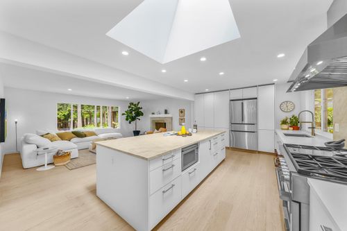 4514 Glenwood Ave, North Vancouver, BC, V7R4G5 | Card Image