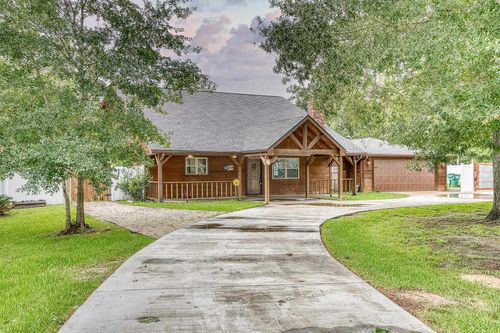 122 Woodshire Ln, Sour Lake, TX, 77659-9231 | Card Image