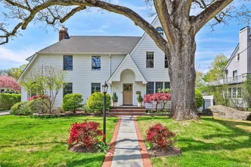 467 Highbrook Ave, Pelham, NY, 10803-2225 | Card Image