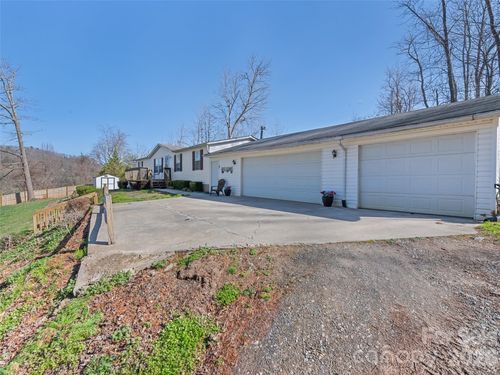 136 Peaceful Valley Dr, Leicester, NC, 28748-5210 | Card Image