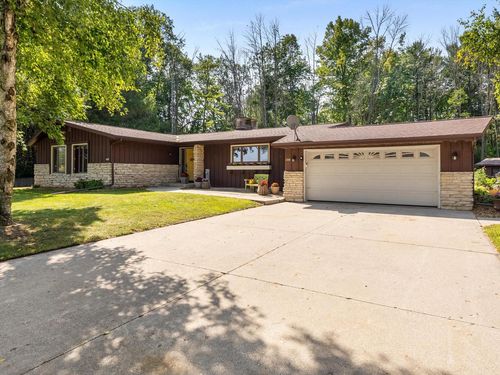 1204 Fleetwood Drive, Manitowoc, WI, 54220 | Card Image