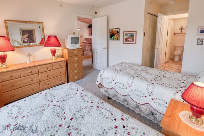 Guest Bathroom and Closet | Image 23