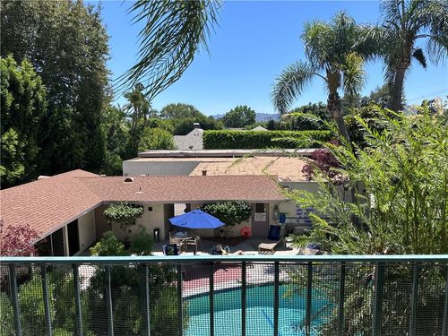 207-10240 Camarillo St, Toluca Lake, CA, 91602-1666 | Card Image