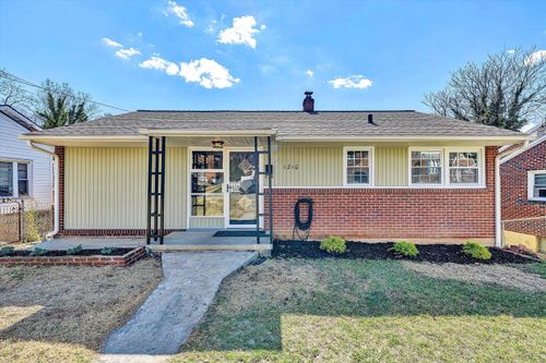 1210 Howbert Ave Sw, Roanoke, VA, 24015-1718 | Card Image
