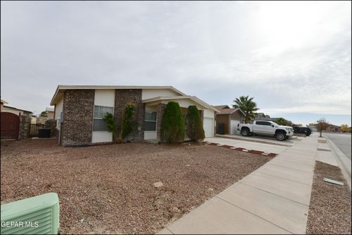 636 Valle De Bravo Pl, Horizon City, TX, 79928-4700 | Card Image