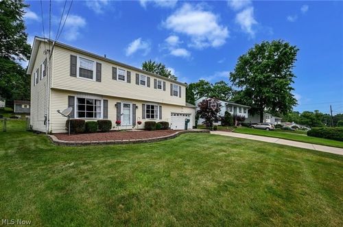 9408 Fairfield Dr, Twinsburg, OH, 44087-1504 | Card Image