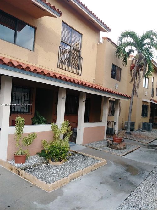 apt-202-2740 W 62nd Pl, Hialeah, FL, 33016-5925 | Card Image