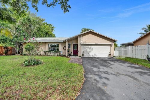 2672 Nw 95th Ter, Coral Springs, FL, 33065-4943 | Card Image