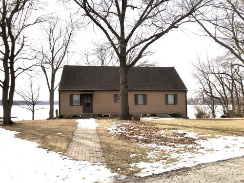 18269 Hiawatha Ct, Hudson, IL, 61748-7584 | Card Image