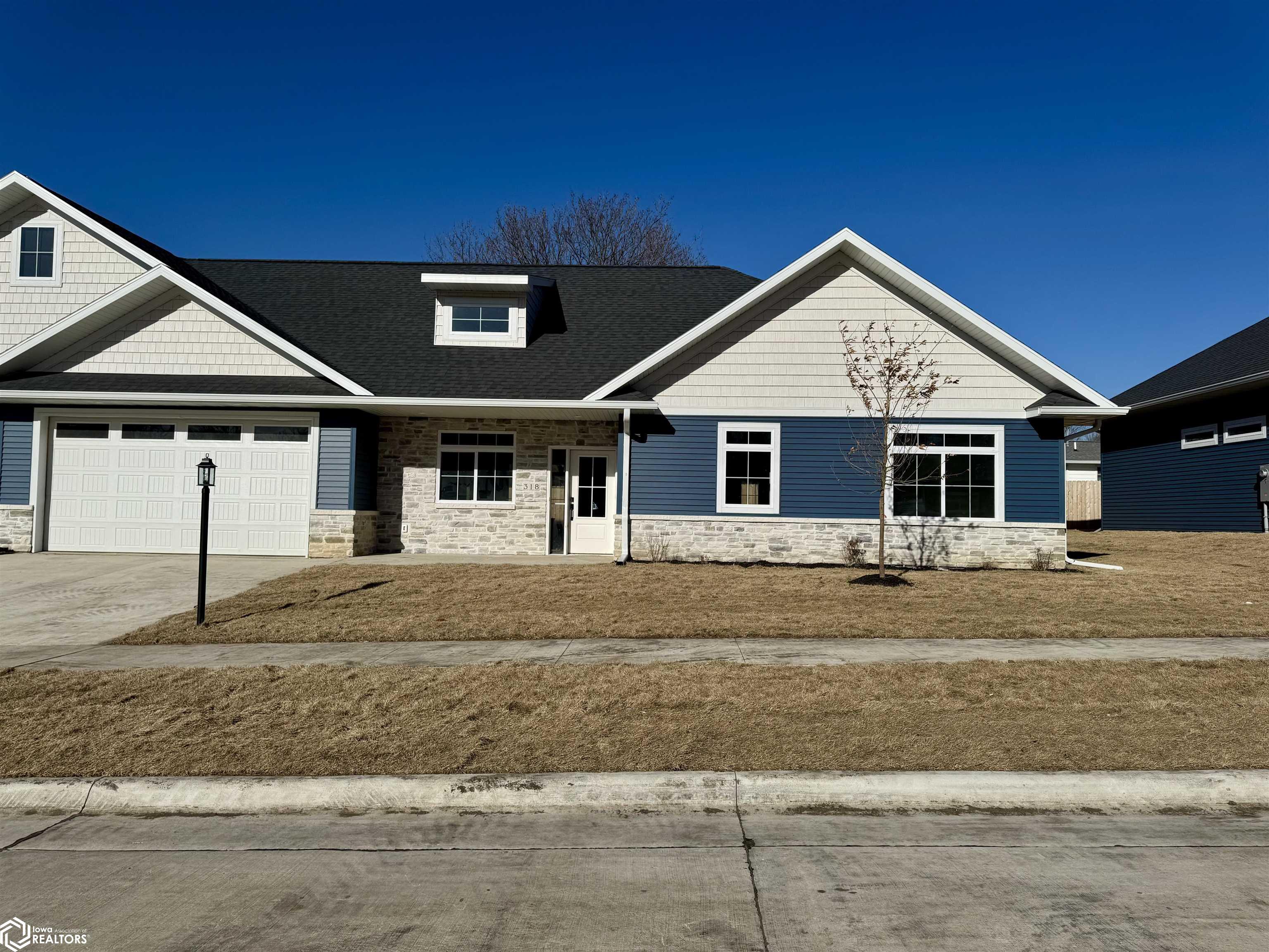 27th Pl, Clear Lake, IA 50428