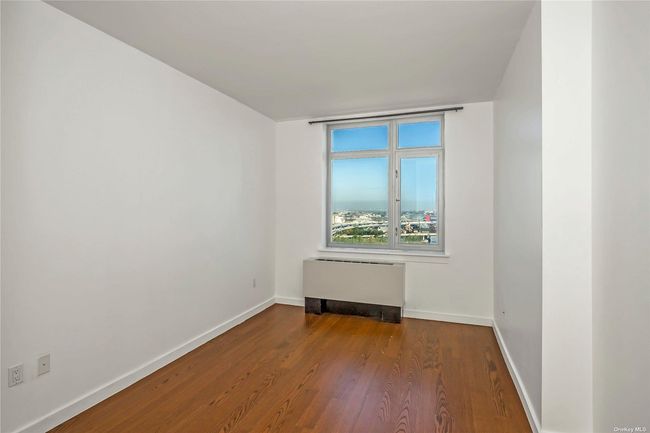 APT-1806 - 40 College Point Blvd, Condo with 2 bedrooms, 2 bathrooms and null parking in Flushing NY | Image 5
