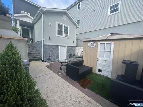 445 Cliff St, Fairview, NJ, 07022-1215 | Card Image