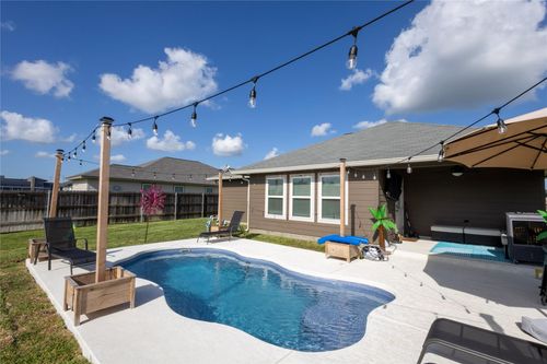 202 Quarry Ln, Cuero, TX, 77954-2003 | Card Image