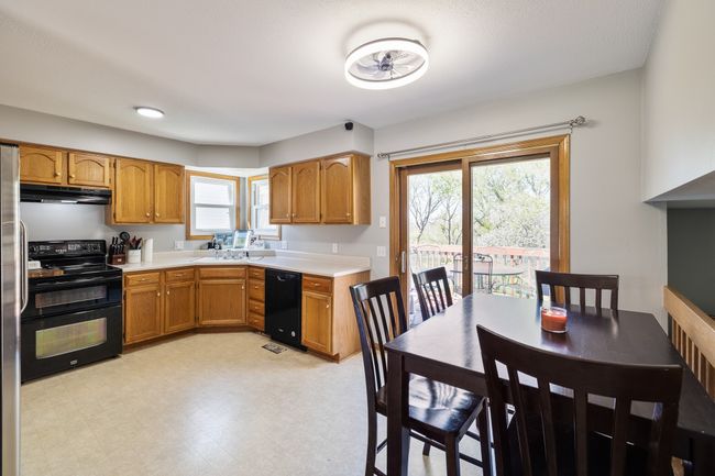 6923 Northview Dr, Home with 3 bedrooms, 3 bathrooms and null parking in Urbandale IA | Image 6