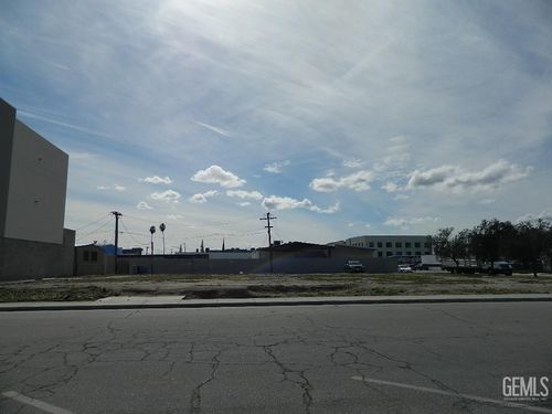 2116 P St, Bakersfield, CA, 93301 | Card Image