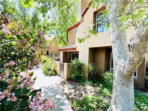 unit-2-22703 Copper Hill Dr, Saugus, CA, 91350-4218 | Card Image