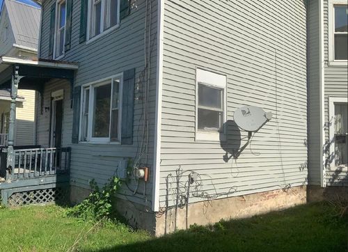 402 Broad St, Conneaut, OH, 44030-2408 | Card Image