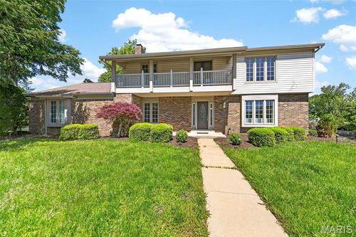 15203 Country Ridge Dr, Chesterfield, MO, 63017-7433 | Card Image